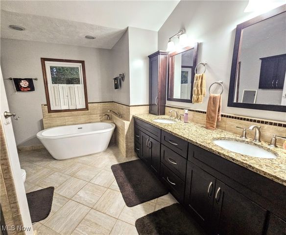 10424 Oviatt Lane, Twinsburg, OH 44087