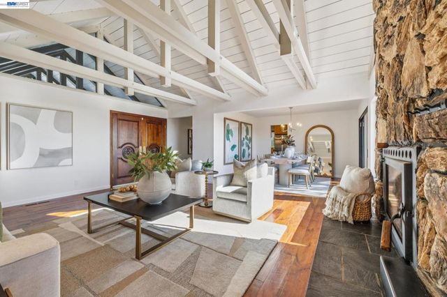 5624 Greenridge Rd, Castro Valley, CA 94552