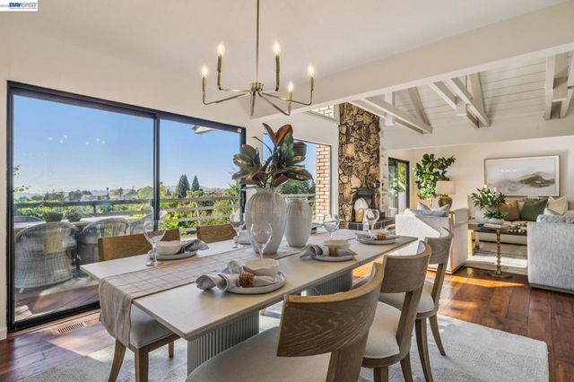 5624 Greenridge Rd, Castro Valley, CA 94552
