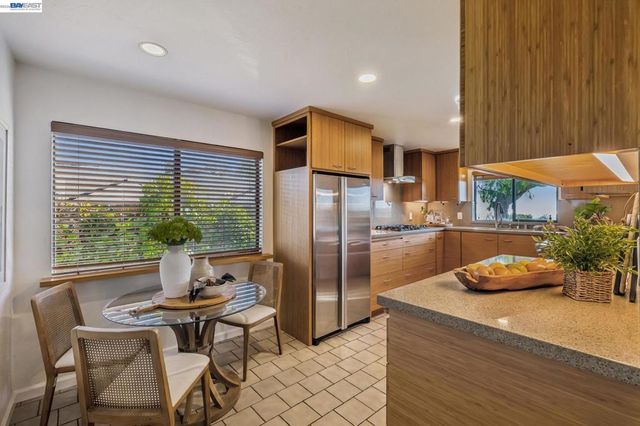 5624 Greenridge Rd, Castro Valley, CA 94552