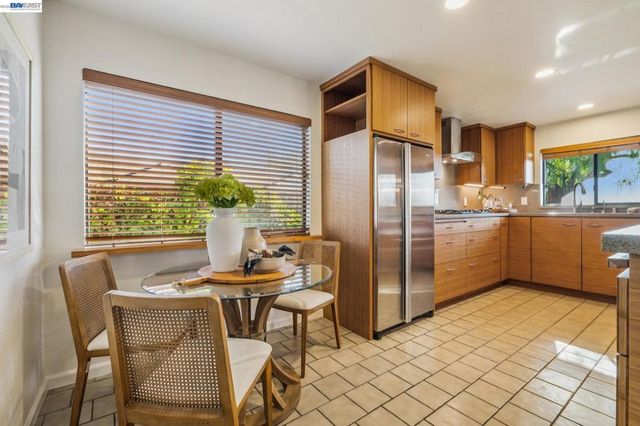 5624 Greenridge Rd, Castro Valley, CA 94552