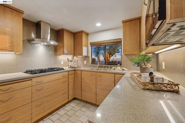 5624 Greenridge Rd, Castro Valley, CA 94552