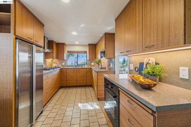 5624 Greenridge Rd, Castro Valley, CA 94552