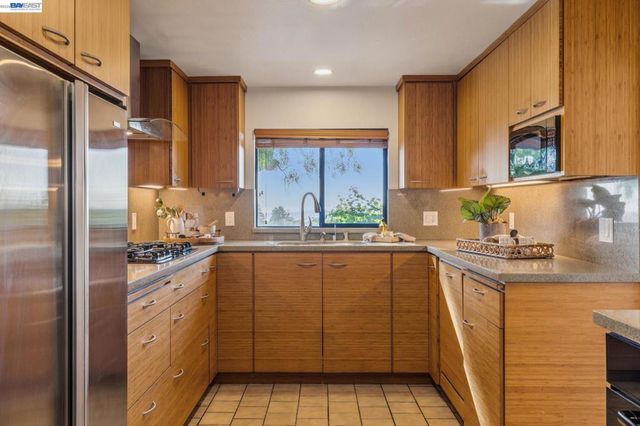 5624 Greenridge Rd, Castro Valley, CA 94552