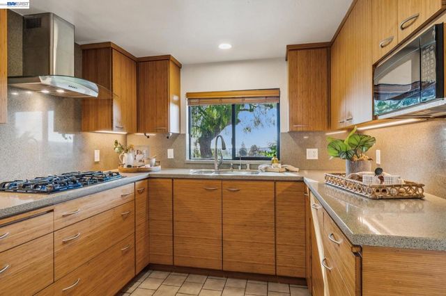 5624 Greenridge Rd, Castro Valley, CA 94552