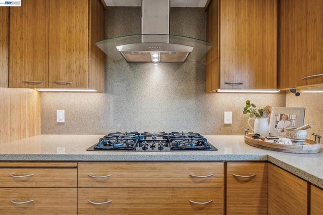 5624 Greenridge Rd, Castro Valley, CA 94552