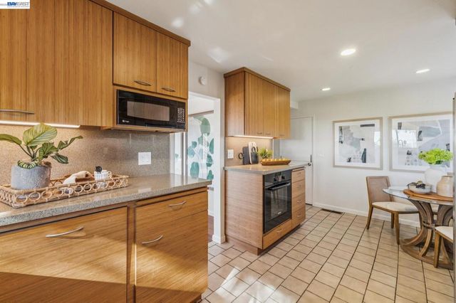 5624 Greenridge Rd, Castro Valley, CA 94552
