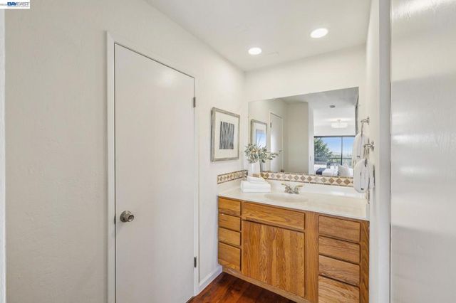 5624 Greenridge Rd, Castro Valley, CA 94552