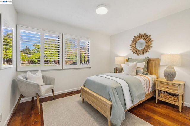 5624 Greenridge Rd, Castro Valley, CA 94552