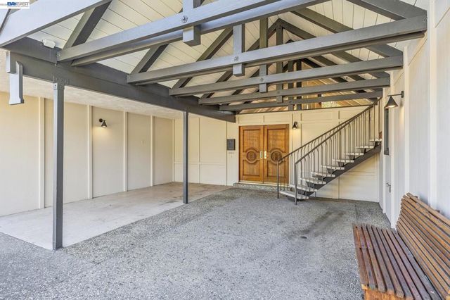 5624 Greenridge Rd, Castro Valley, CA 94552