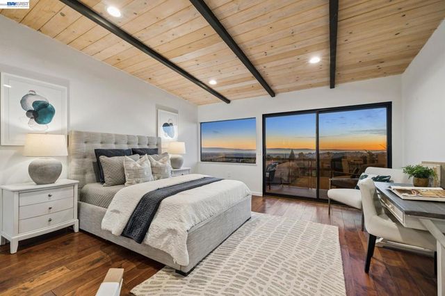 5624 Greenridge Rd, Castro Valley, CA 94552