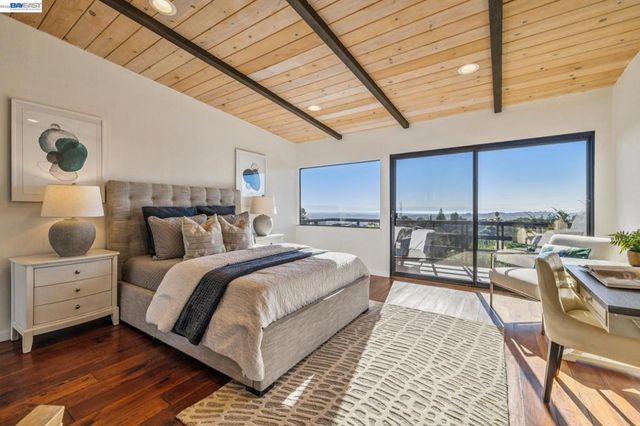 5624 Greenridge Rd, Castro Valley, CA 94552
