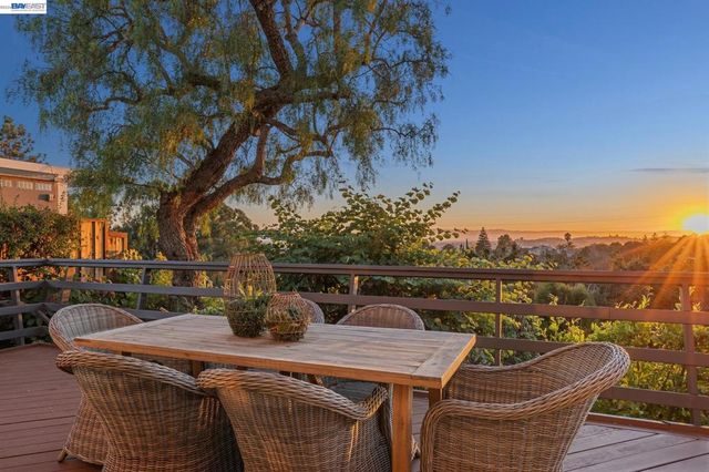 5624 Greenridge Rd, Castro Valley, CA 94552