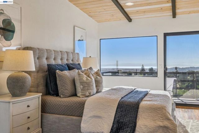 5624 Greenridge Rd, Castro Valley, CA 94552