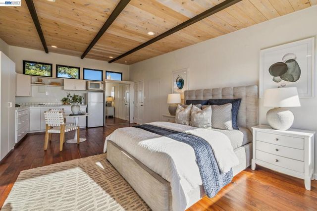 5624 Greenridge Rd, Castro Valley, CA 94552