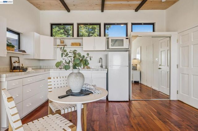 5624 Greenridge Rd, Castro Valley, CA 94552