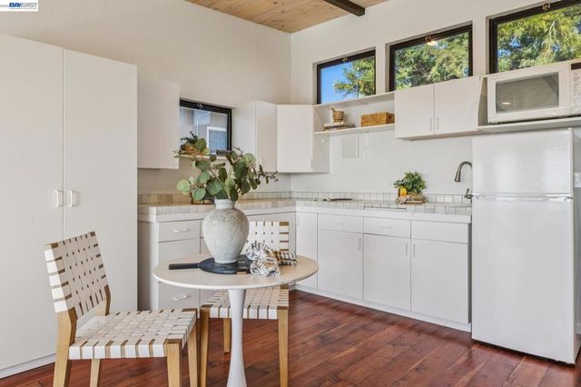 5624 Greenridge Rd, Castro Valley, CA 94552