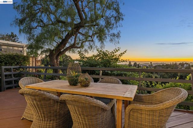5624 Greenridge Rd, Castro Valley, CA 94552