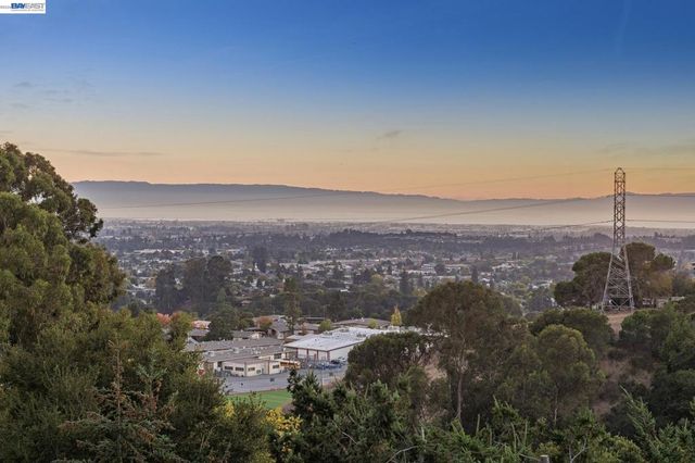 5624 Greenridge Rd, Castro Valley, CA 94552