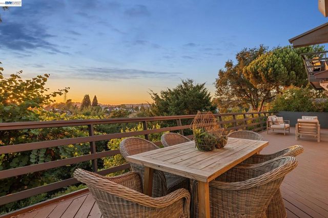 5624 Greenridge Rd, Castro Valley, CA 94552