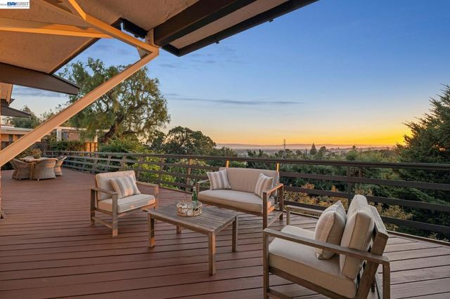 5624 Greenridge Rd, Castro Valley, CA 94552