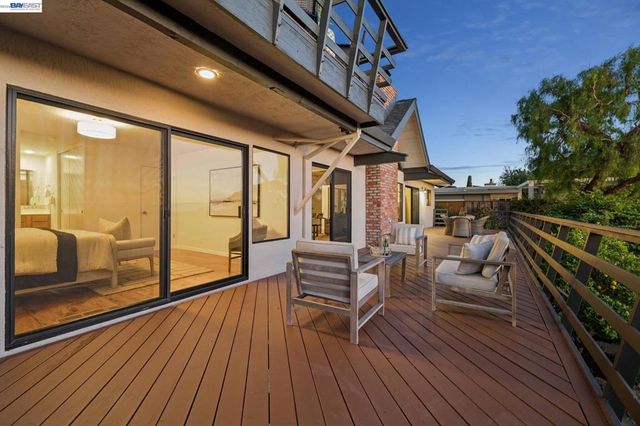 5624 Greenridge Rd, Castro Valley, CA 94552