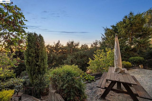 5624 Greenridge Rd, Castro Valley, CA 94552