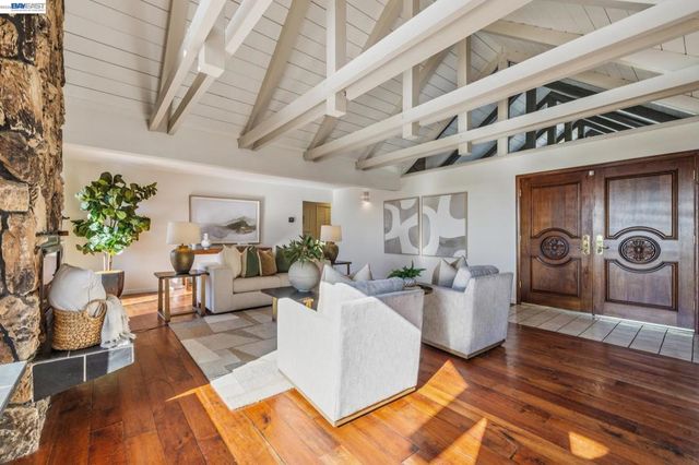 5624 Greenridge Rd, Castro Valley, CA 94552