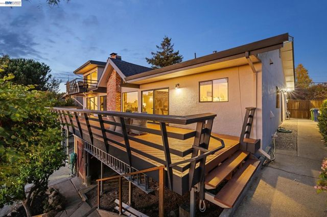 5624 Greenridge Rd, Castro Valley, CA 94552