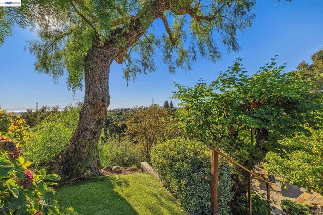 5624 Greenridge Rd, Castro Valley, CA 94552