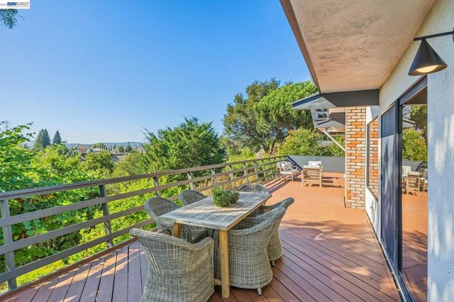 5624 Greenridge Rd, Castro Valley, CA 94552
