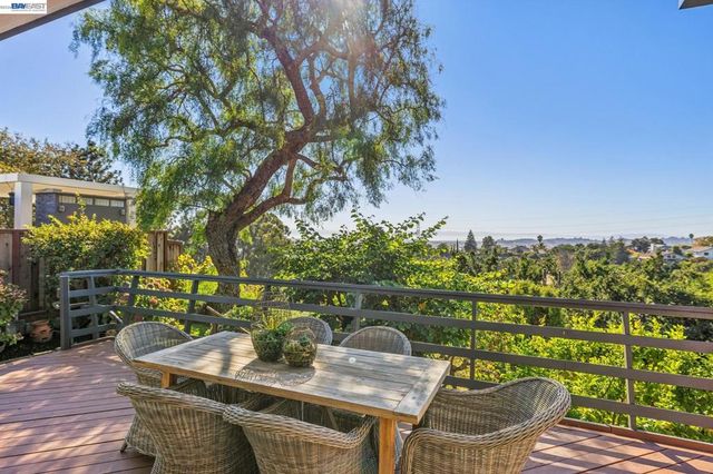 5624 Greenridge Rd, Castro Valley, CA 94552