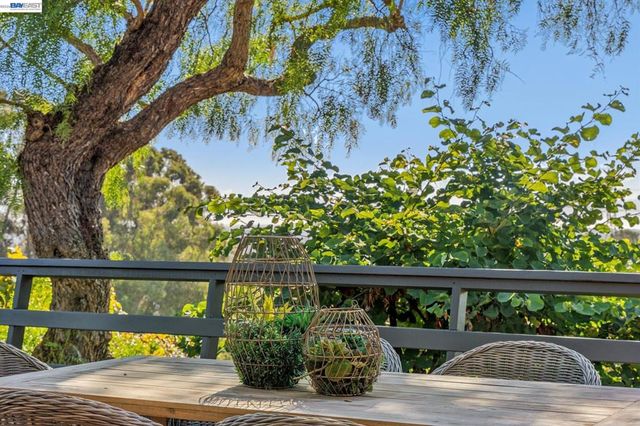 5624 Greenridge Rd, Castro Valley, CA 94552