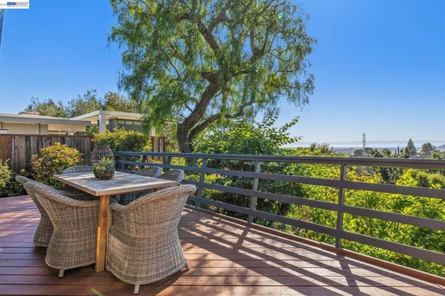 5624 Greenridge Rd, Castro Valley, CA 94552