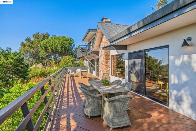 5624 Greenridge Rd, Castro Valley, CA 94552