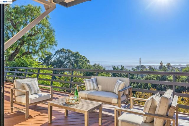 5624 Greenridge Rd, Castro Valley, CA 94552