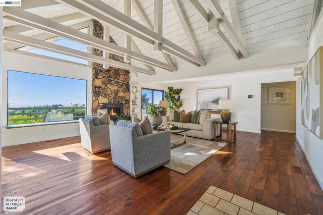 5624 Greenridge Rd, Castro Valley, CA 94552