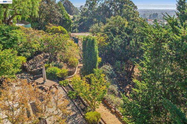 5624 Greenridge Rd, Castro Valley, CA 94552