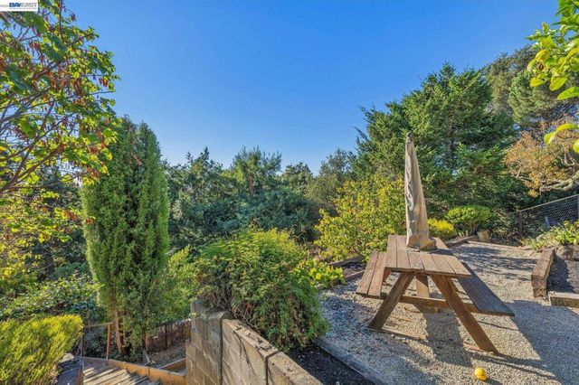 5624 Greenridge Rd, Castro Valley, CA 94552