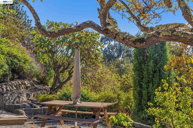 5624 Greenridge Rd, Castro Valley, CA 94552