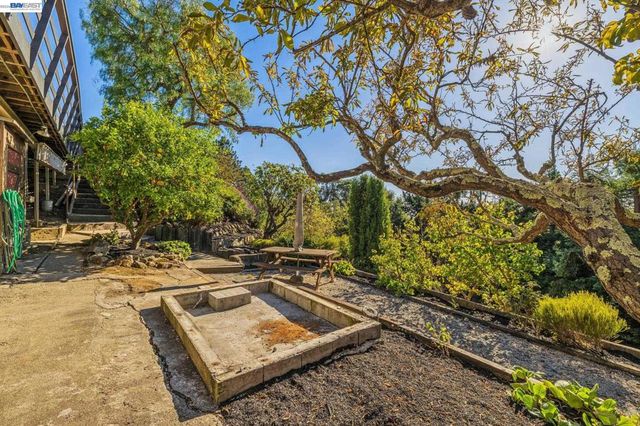 5624 Greenridge Rd, Castro Valley, CA 94552