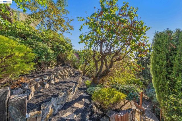 5624 Greenridge Rd, Castro Valley, CA 94552