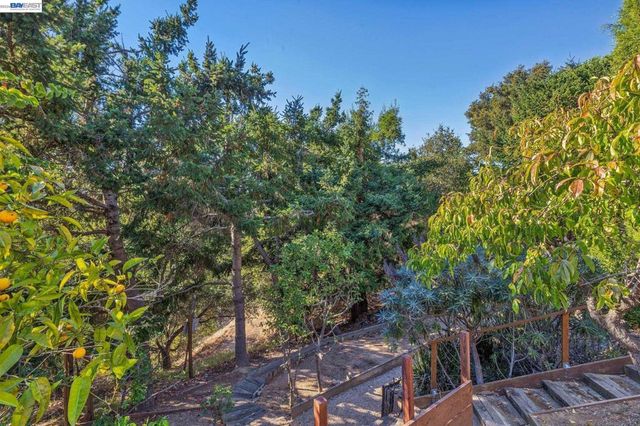 5624 Greenridge Rd, Castro Valley, CA 94552
