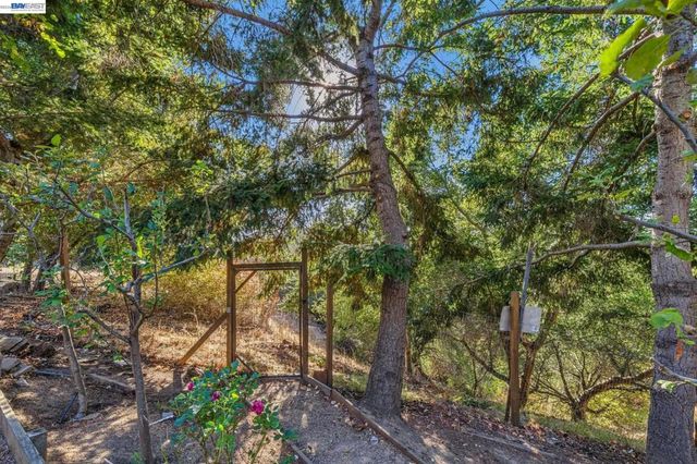 5624 Greenridge Rd, Castro Valley, CA 94552