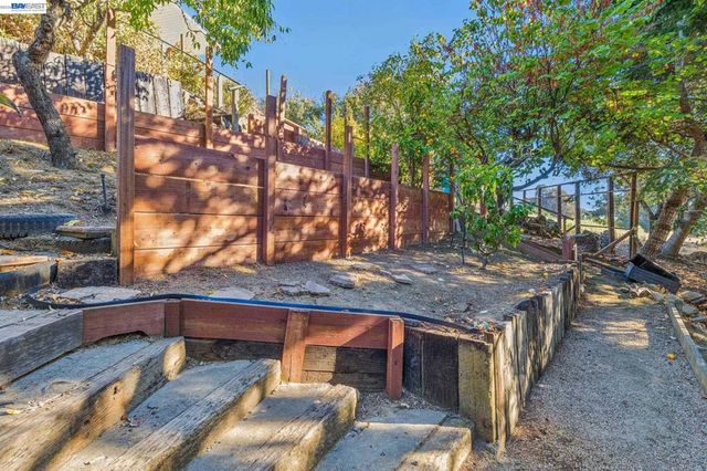 5624 Greenridge Rd, Castro Valley, CA 94552