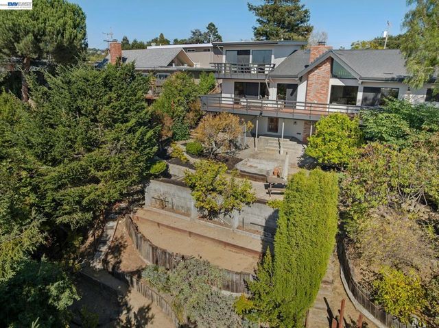 5624 Greenridge Rd, Castro Valley, CA 94552