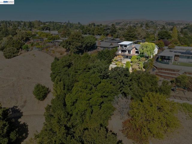 5624 Greenridge Rd, Castro Valley, CA 94552