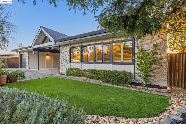 5624 Greenridge Rd, Castro Valley, CA 94552