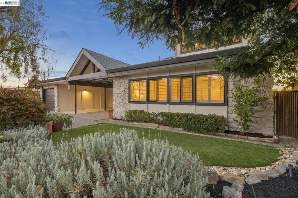 5624 Greenridge Rd, Castro Valley, CA 94552