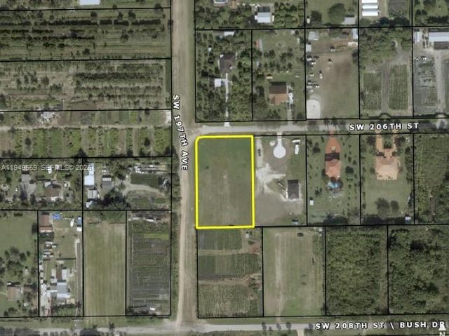 19690 SW 206th St, Miami, FL 33187